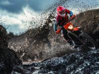 FB体育注册网址-绿茵场上的双重奏，拜仁横扫突尼斯展露獠牙，卢卡库欧冠决赛上演王者接管