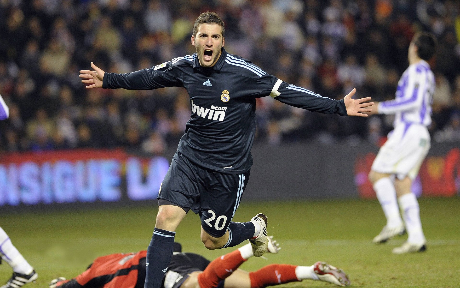 当神话照进现实，希腊式坚韧与恩佐式接管—竞技场上唯一的胜利法则